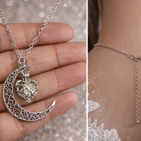 ❤️❤️Beautiful half moon ball Long silver color necklace! 🌙 - Picture 2 of 4